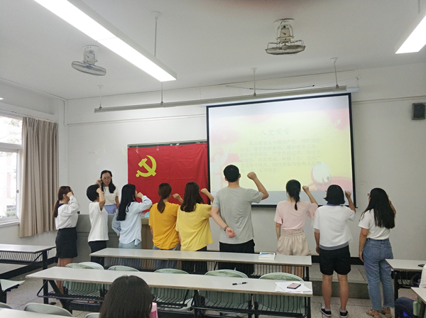 预备党员发展大会2_副本.jpg 预备党员发展大会2_副本.jpg