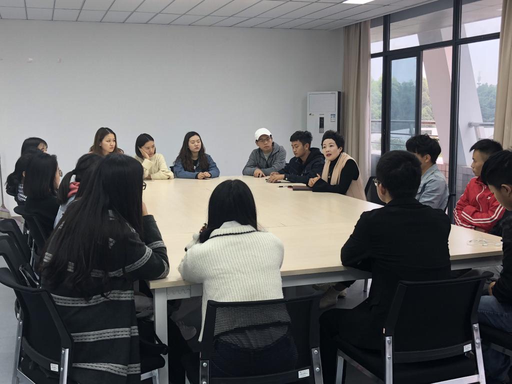 班子成员联系2016级4班座谈会.jpg 班子成员联系2016级4班座谈会.jpg